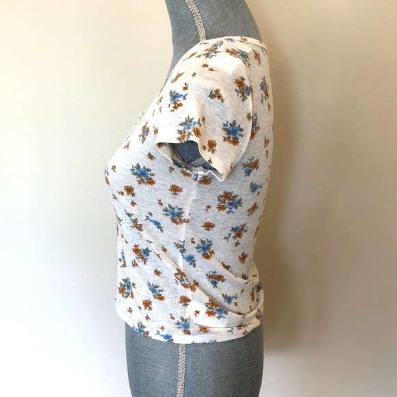 NWT American Eagle floral print crop top. - Picture 4 of 4